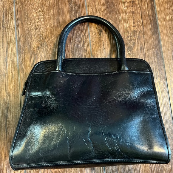 Vintage Etienne Aigner hand bag. Leather. Has clips to attach a crossbody strap. - Picture 2 of 14